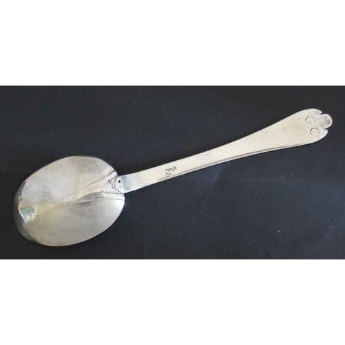 97 - A Channel Islands Huguenot silver Trefid spoon, maker GS (Jersey circa 1690-1722) GS surmounted by t... 