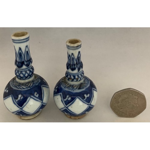 30 - Two Chinese miniature blue and white vases with hand painted decoration, 6.5 cm high.