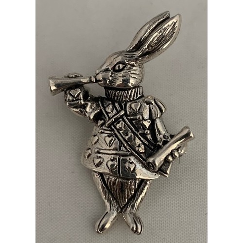 81 - A silver rabbit brooch