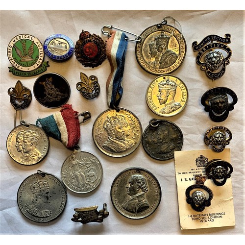 166 - Military badges, medals, buttonholes, British Legion and others (20).