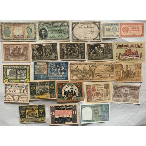 65 - A quantity of World banknotes.