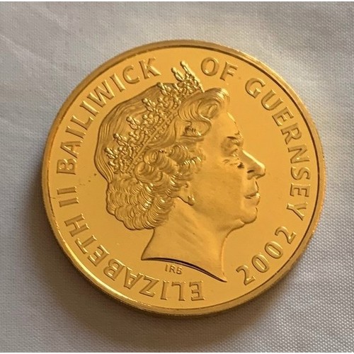 112 - Bailiwick of Guernsey Queen Elizabeth Golden Jubilee, Five Pounds gold plated coin, in plastic capsu... 