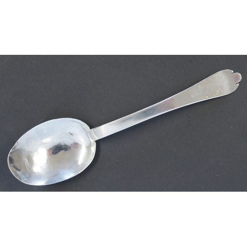 114 - A Channel Islands Huguenot silver Trefid spoon, maker GS (unidentified maker Jersey circa 1690-1722)... 