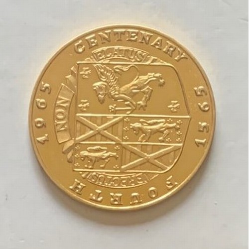 100 - A 22 carat gold Sark medallion, Fourth Centenary celebration 1565-1965, weight 15.5 grams, 30 mm. di... 