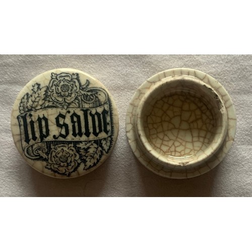 35 - Miniature Pot Lid, Lip Salve with base, 4 cm diameter.