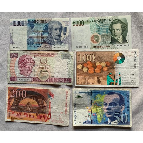 200 - A collection of World banknotes (17).