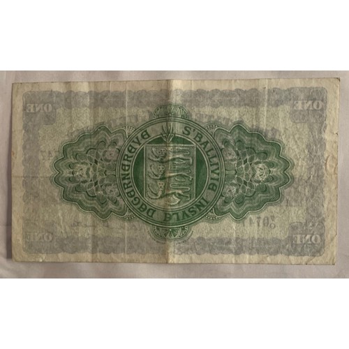 210 - States of Guernsey Banknote, One Pound 1st May 1951, Treasurer Guillemette.