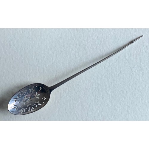 116 - 18th century silver mote spoon, with finely pierced bowl and spear point finial, 14cm long.