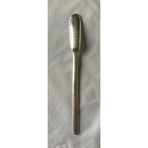 19 - Irish silver double ended marrow scoop, Dublin 1736, with engraved family crest, weight 45 grams 21.... 