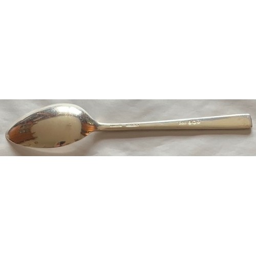 53 - A set of eight silver dessert spoons, by Gee & Holmes Sheffield 1969, weight 395 grams 18cm long (8)... 