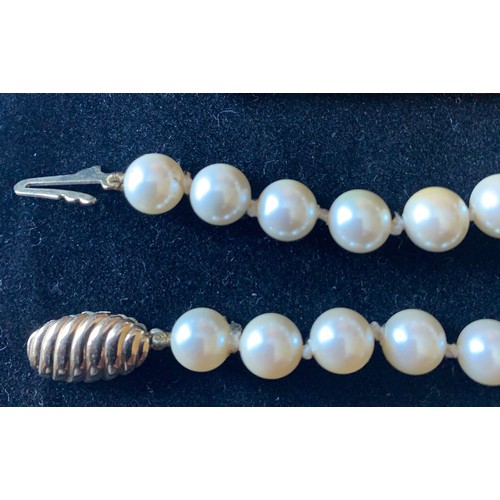 68 - Single string pearl necklace with 9 carat gold clasp, 72cm long.