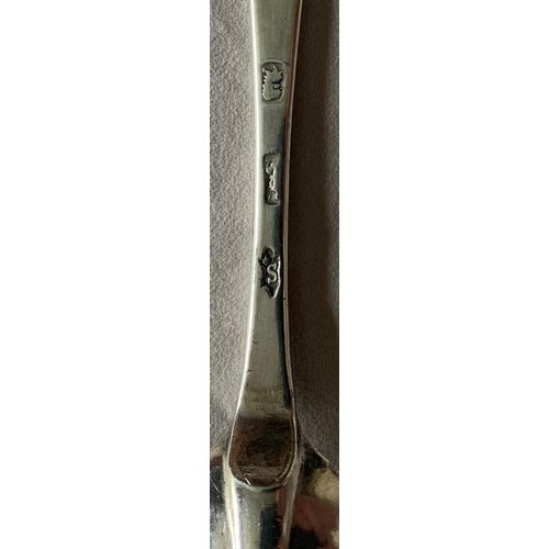 90 - A silver Dog Nose spoon with rat-tail to bowl and scratch engraved initials MP to back of terminal, ... 