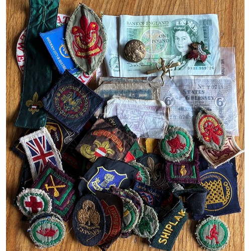 16 - Rosewood box containing coins, cloth badges, banknotes etc.