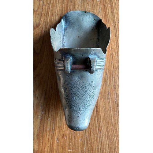 6 - A vintage Spanish Conquistador brass stirrup, with engraved decoration, 27 x 12cm.