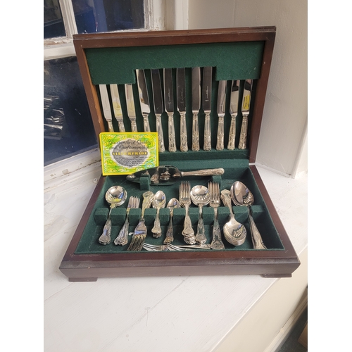 18 - Slack and Barlow Cutlers Set x 2 (incomplete) + newbridge cake knife