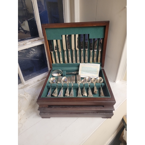 18 - Slack and Barlow Cutlers Set x 2 (incomplete) + newbridge cake knife