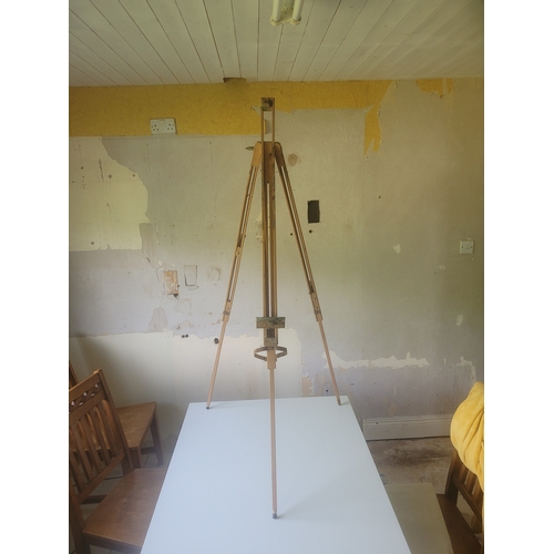 52 - Artist Easel extendable -  Mabef Pine easel

max height 55'