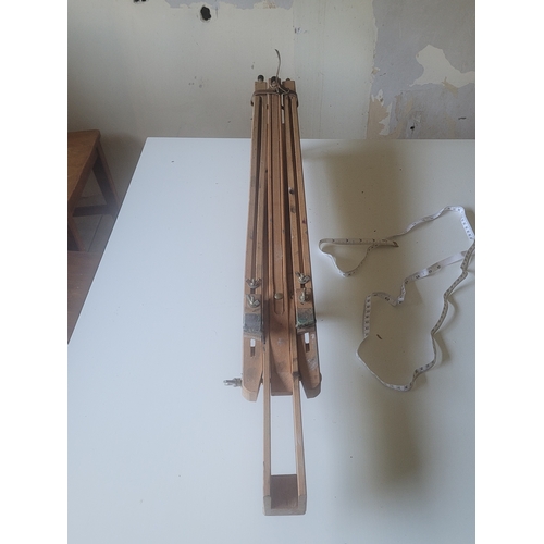 52 - Artist Easel extendable -  Mabef Pine easel

max height 55'