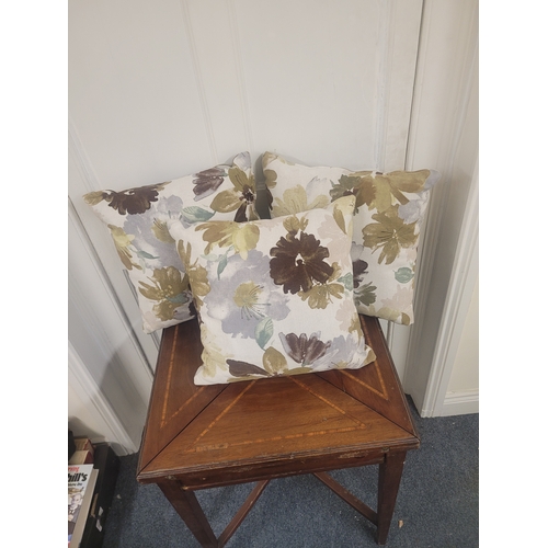 32 - A set of 3 floral cushions