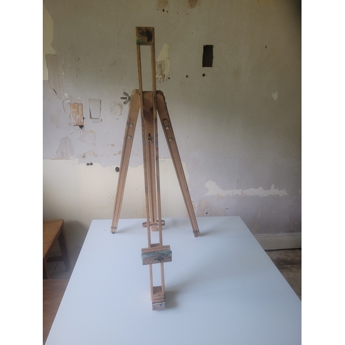 77 - Artist's Easel - pine - adjustable and extendable by Mabef Italy