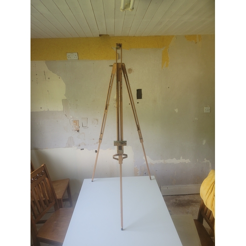 77 - Artist's Easel - pine - adjustable and extendable by Mabef Italy