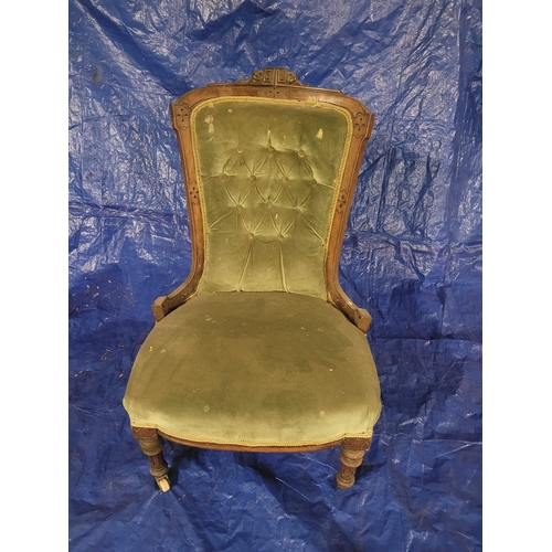 2 - A VICTORIAN BUTTON BACK GREEN VELVET SHOWFRAME SALON CHAIR. WITH ORIGINAL WHITE CERAMIC CASTERS. APP... 