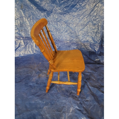 7 - SMALL ANTIQUE VARNISHED KITCHEN CHAIR.