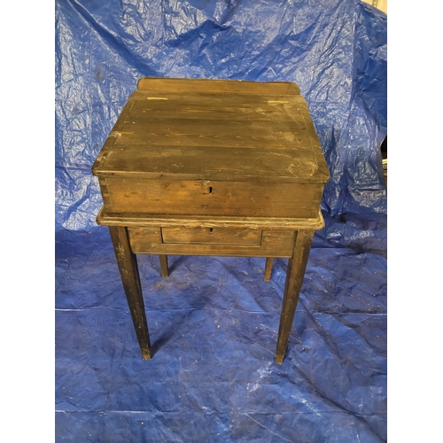 8 - ARTS AND CRAFTS OAK WRITING BUREAU WITH FOLD DOWN SLOPE AND SINGLE DRAWER
TO THE FRONT. A WELL MADE ... 