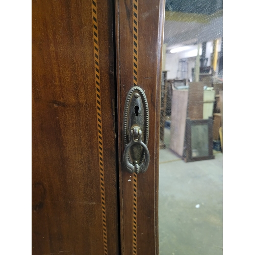 11 - AN EDWARDIAN SINGLE DOOR WARDROBE WOTH FEATHER INLAY, OVAL MIRRORED DOOR,
AND SINGLE DRAWER. FULL SE... 