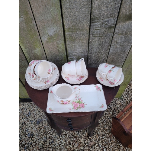 30 - An Attractive Tea Service set