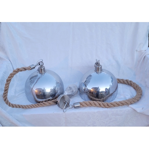 35 - Decorative lighting pair