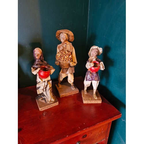 38 - 7 naiive med/continental papier mache figures