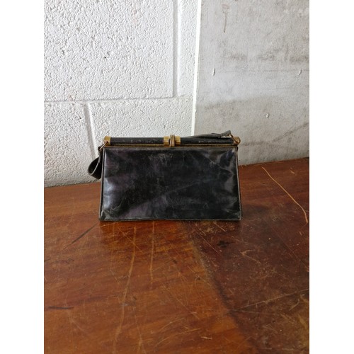 124 - An Art deco ladies handbag -