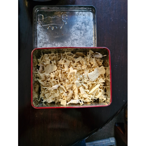 172 - Quantity of model cavellary toy soldiers in biscuit tin