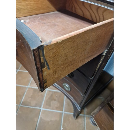 137 - 18/00s Serpentine Chest of Drawers on bracket feet