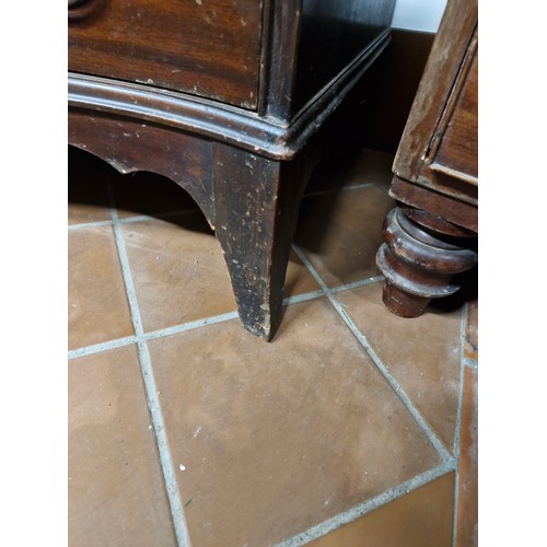 137 - 18/00s Serpentine Chest of Drawers on bracket feet