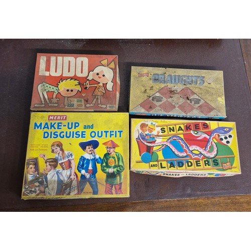 153 - A selection of vintage games -  make up disguise kit, Ludo, Draughts and Snakes&Ladders.