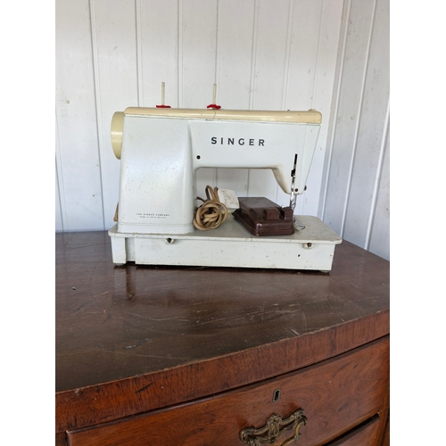 279 - Singer sewing machine