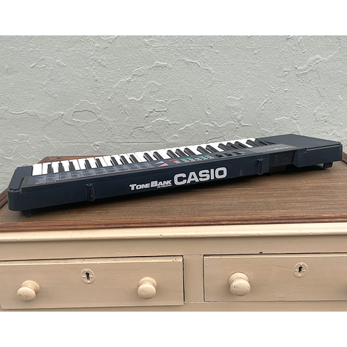 81 - vintage casio key board