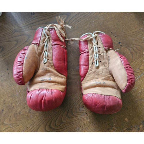 7 - A pair of 1960s juvenile 6oz boxing gloves