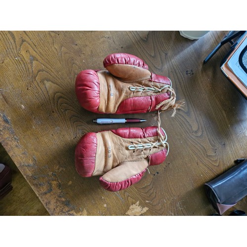 7 - A pair of 1960s juvenile 6oz boxing gloves