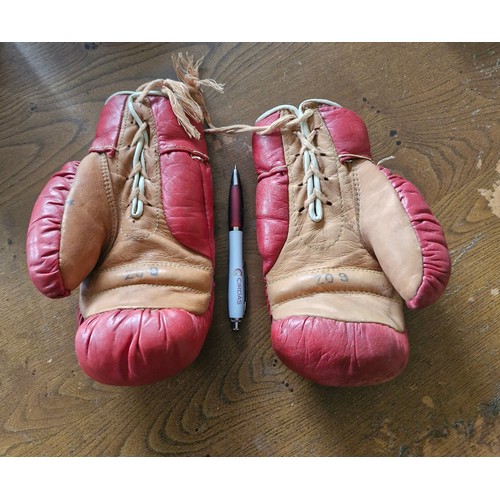 7 - A pair of 1960s juvenile 6oz boxing gloves