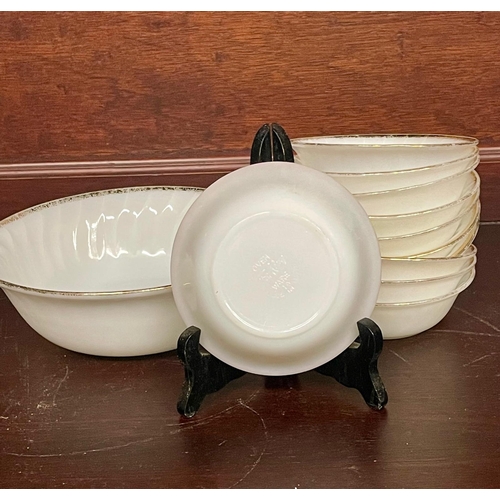 212 - Set of 1950s Fire King milk glass bowls