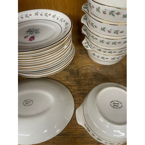 152 - A set of Arklow Avova Green bowls and side plates.