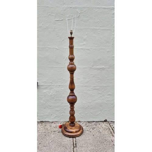 384 - A vintage quality standing lamp.