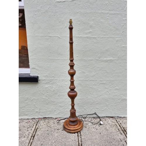 385 - A vintage quality standing lamp