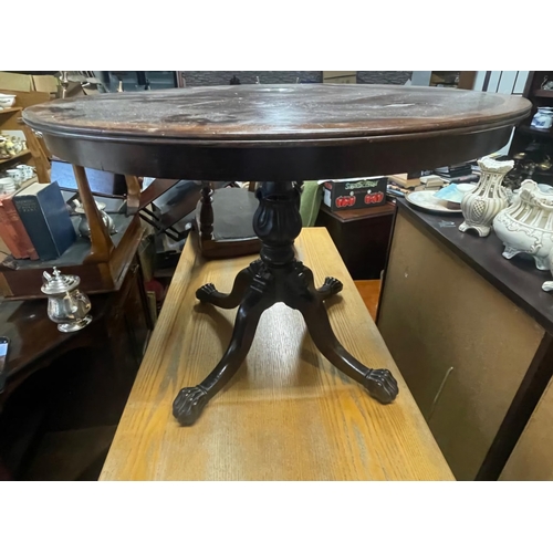 56 - Georgian Dining table on splayed legs with claw feet.