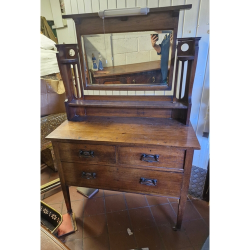 423 - An Oak arts and crafts dressing table.