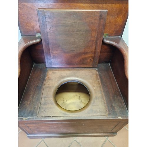 299 - An 1800 commode 
Handle lifts up to reveal a settle seat arrangement with chamber pot area underneat... 