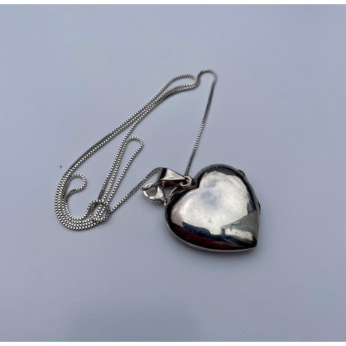 167 - Silver heart shaped locket. 7.5g